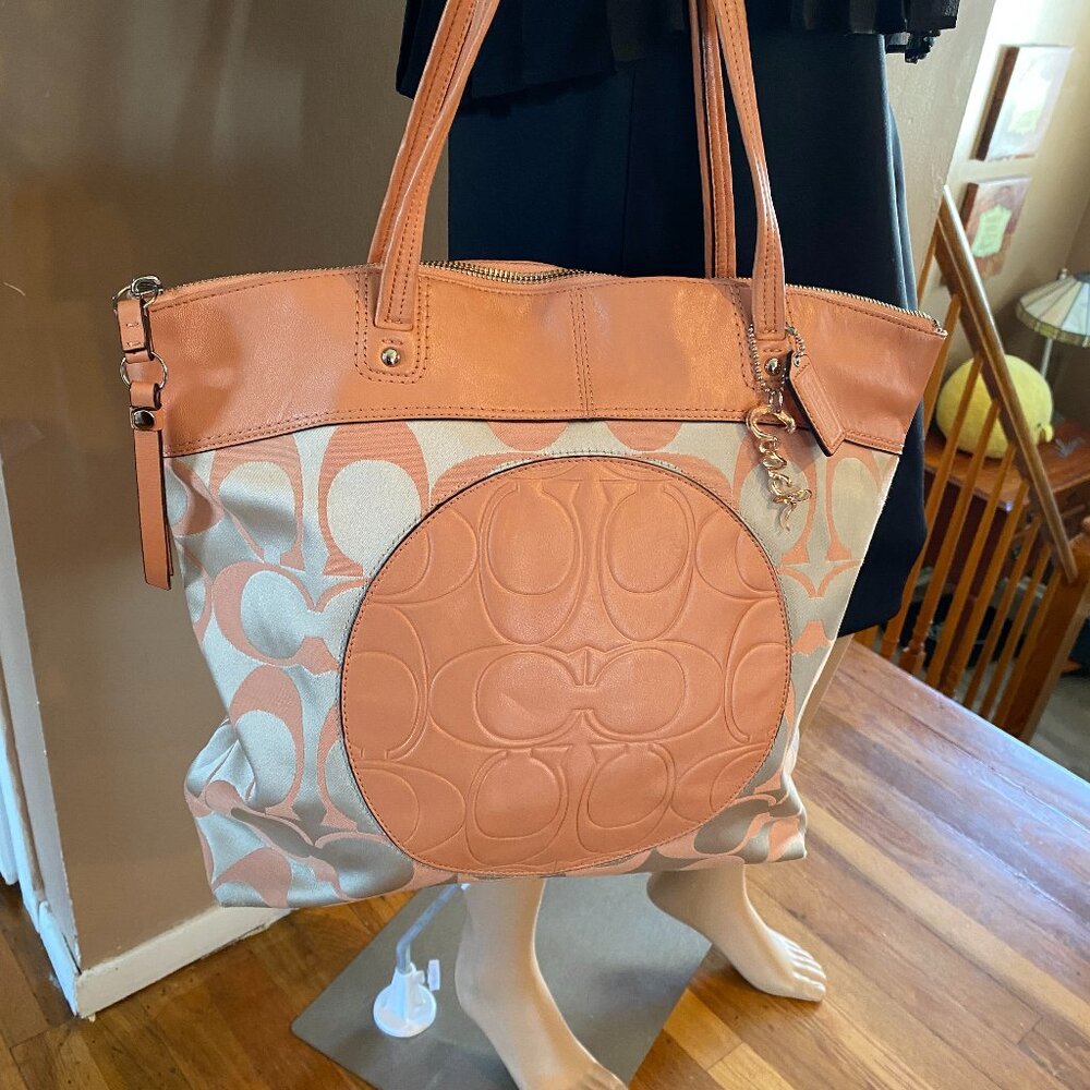 Coach Laura Signature Tote Khaki/Peach - Picture 5 of 13